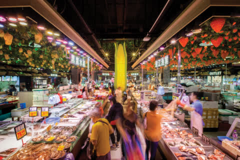 After renovation of Link REIT's fresh markets, clear signage and attractive decor add to the energy of the marketplace. After renovation of Link REIT's fresh markets, clear signage and attractive decor add to the energy of the marketplace.