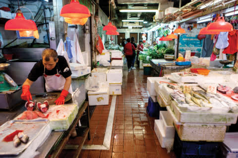 Hong Kong traditional wet market is slippery, smelly and difficult to walk around. Hong Kong traditional wet market is slippery, smelly and difficult to walk around.