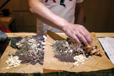 Link REIT's stallholder is placing ingredients for customer in fresh market. Link REIT's stallholder is placing ingredients for customer in fresh market.